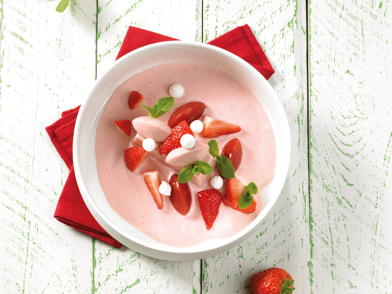 Mousse de fraises, smoothie aux fraises et à la menthe